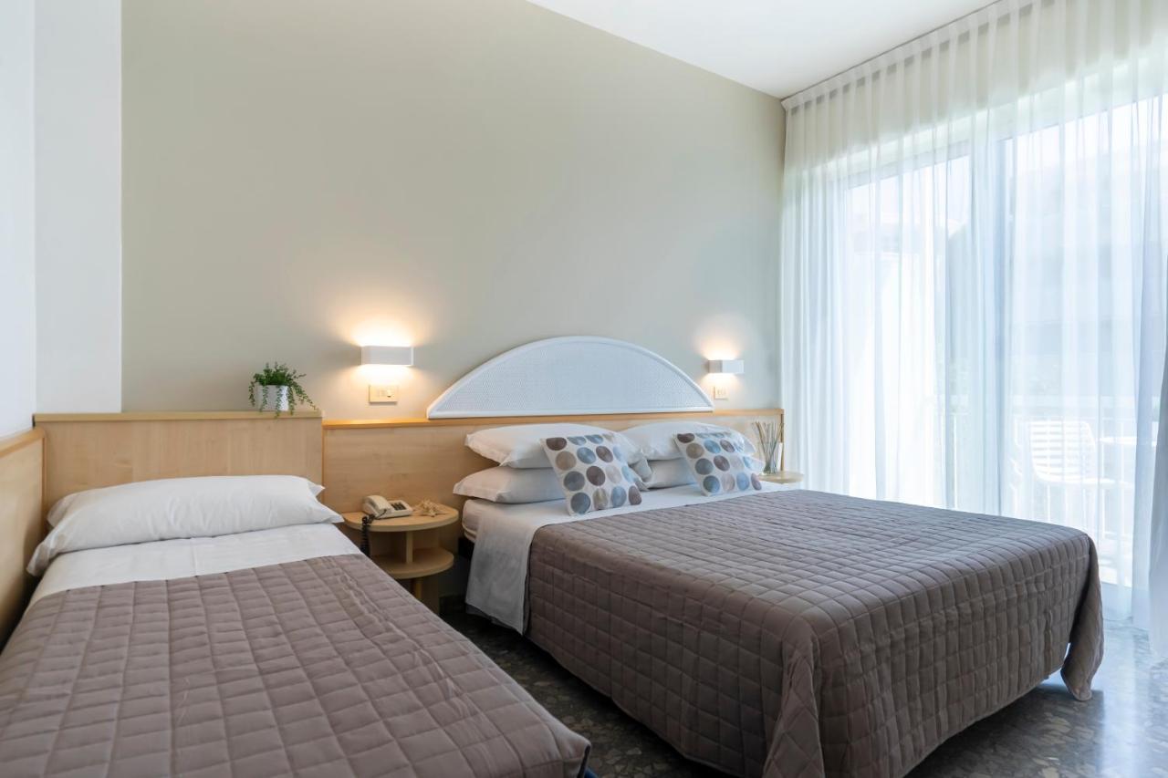 Hotel Constellation リミニ エクステリア 写真