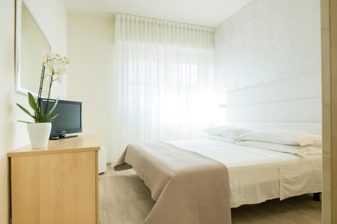 Hotel Constellation リミニ エクステリア 写真